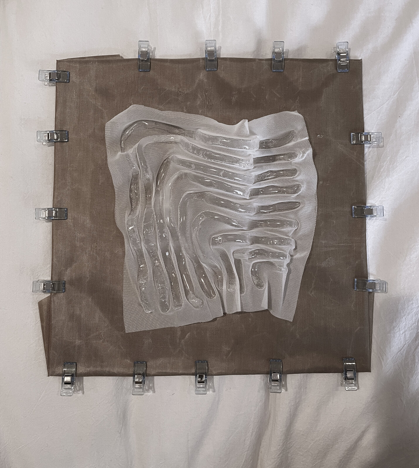 PUR hotmelt 3D form on mesh